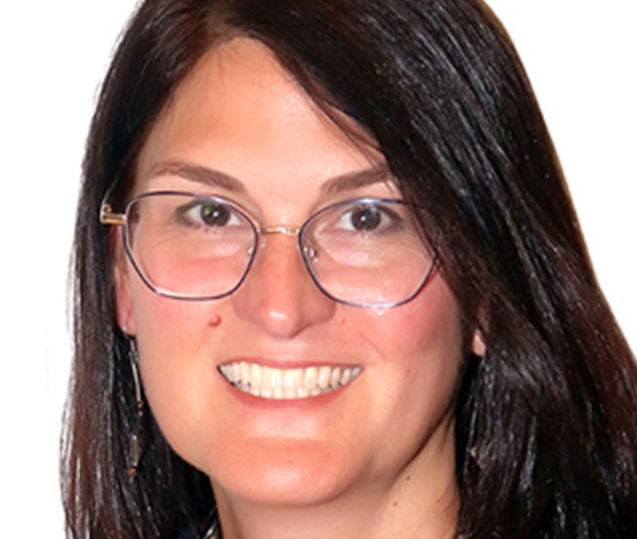Dr. Melanie van den Hoven