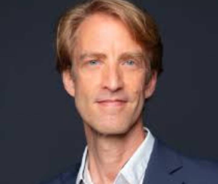 Prof. Antoine Kouchner (Moderator)