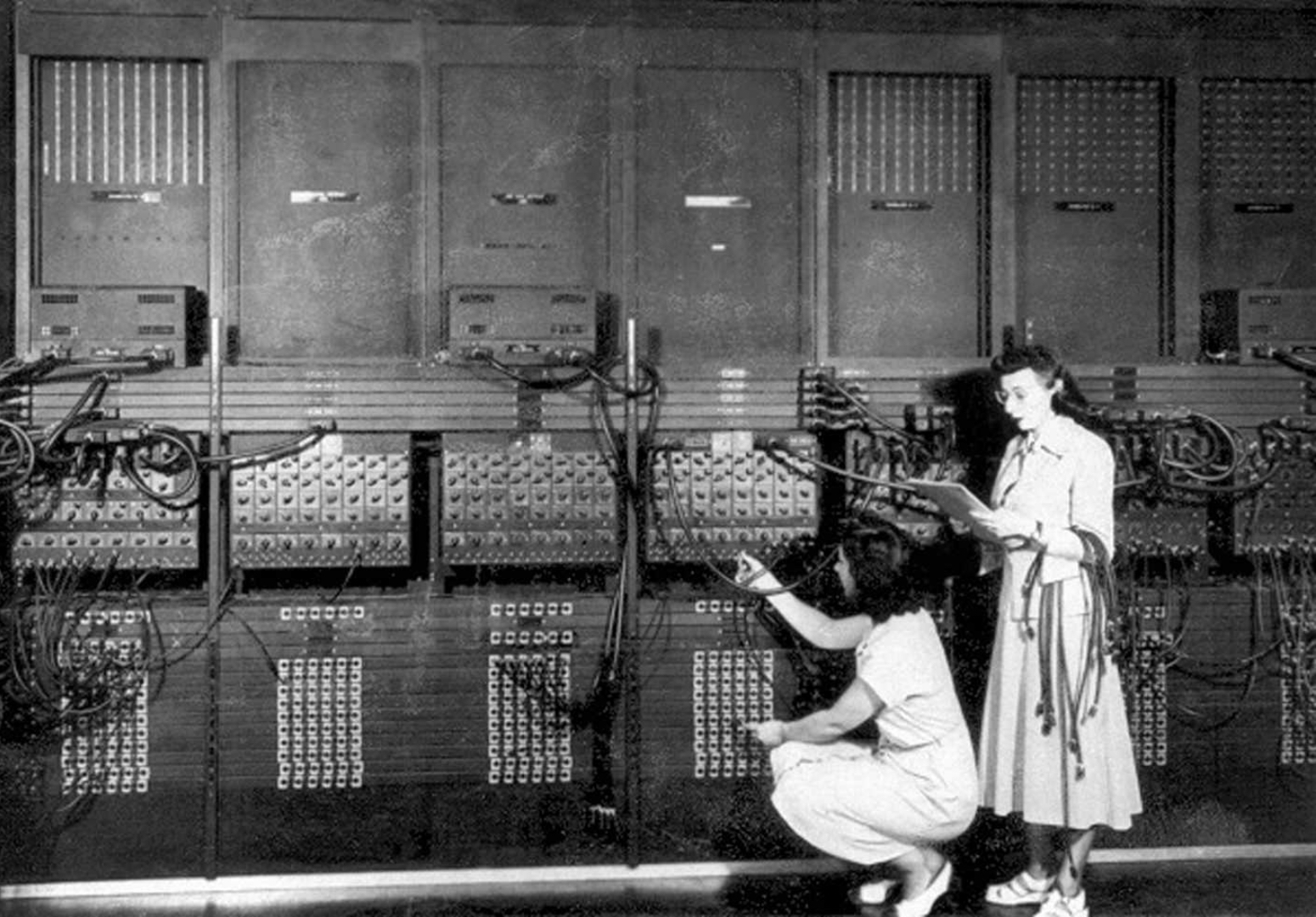 Discussion - De l'ENIAC aux agents d'intelligence artificielle : la fabuleuse histoire de l'ordinateur et de l'informatique